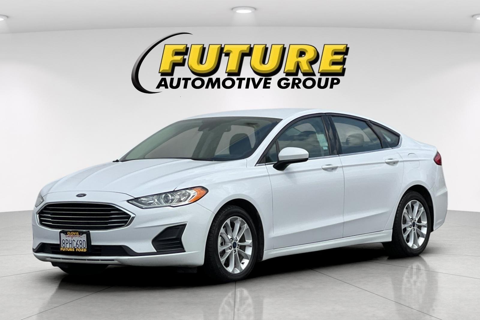 2020 Ford Fusion Hybrid SE photo 2