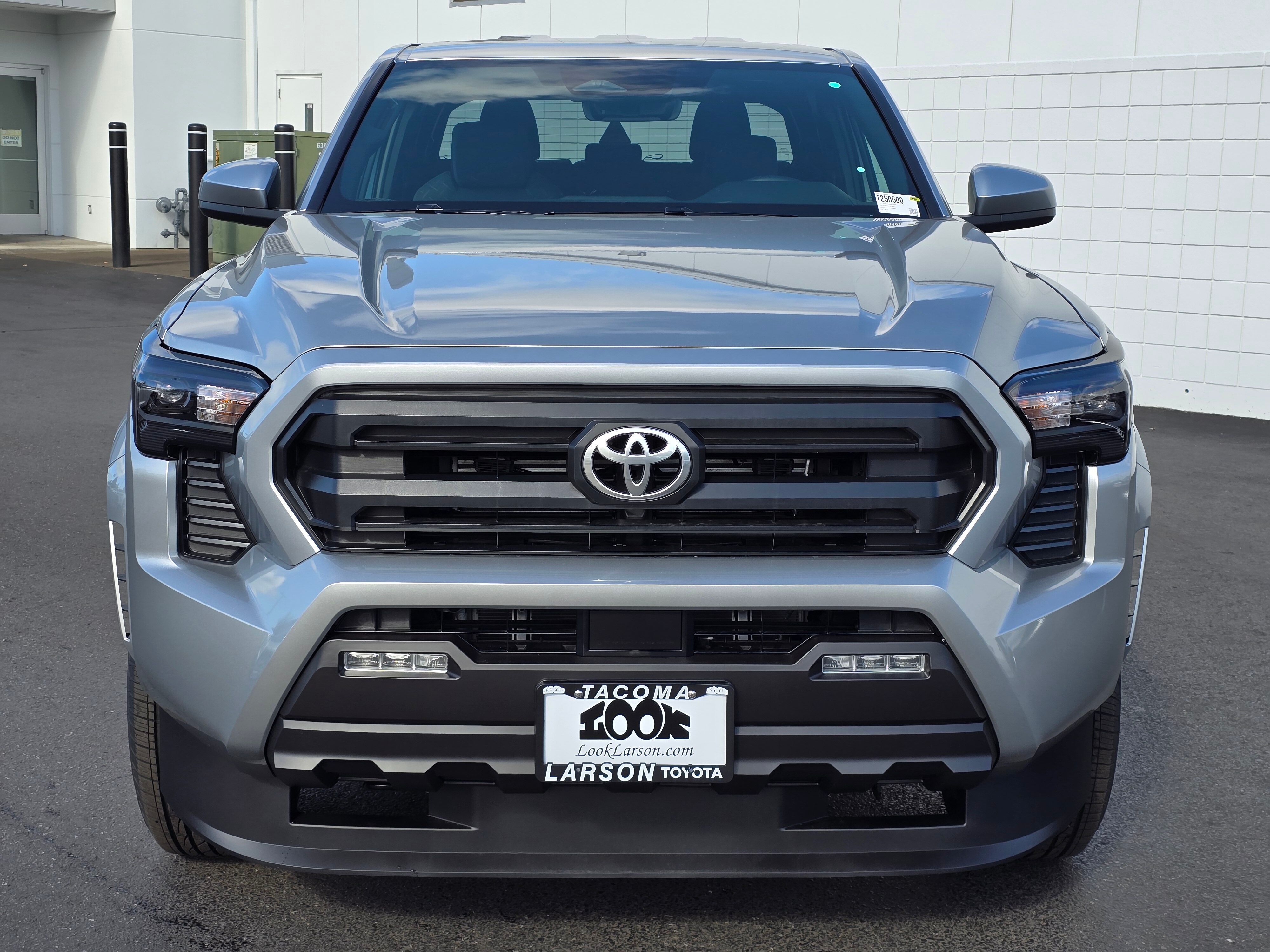 2025 Toyota Tacoma SR5 photo 2