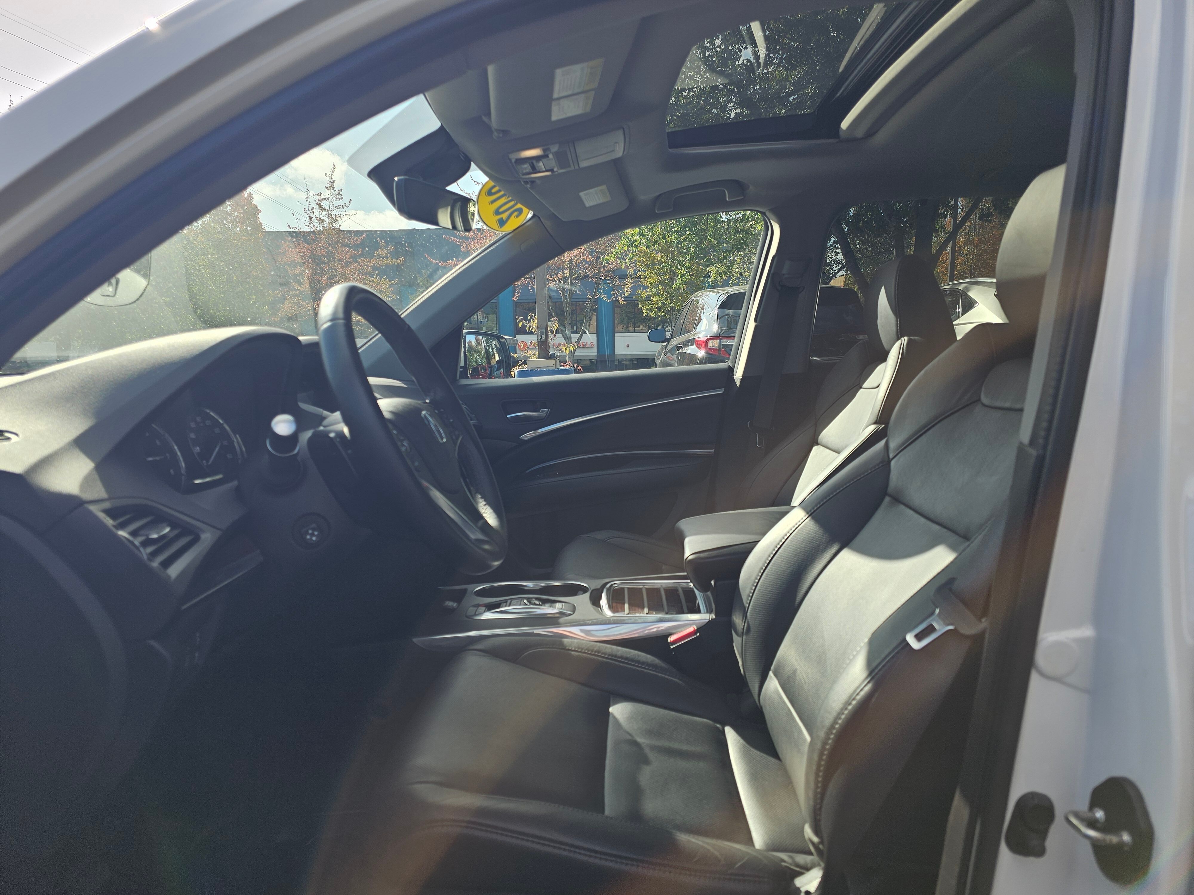 2016 Acura MDX SH-AWD Advance photo 2