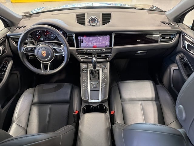 2020 Porsche Macan Base photo 2
