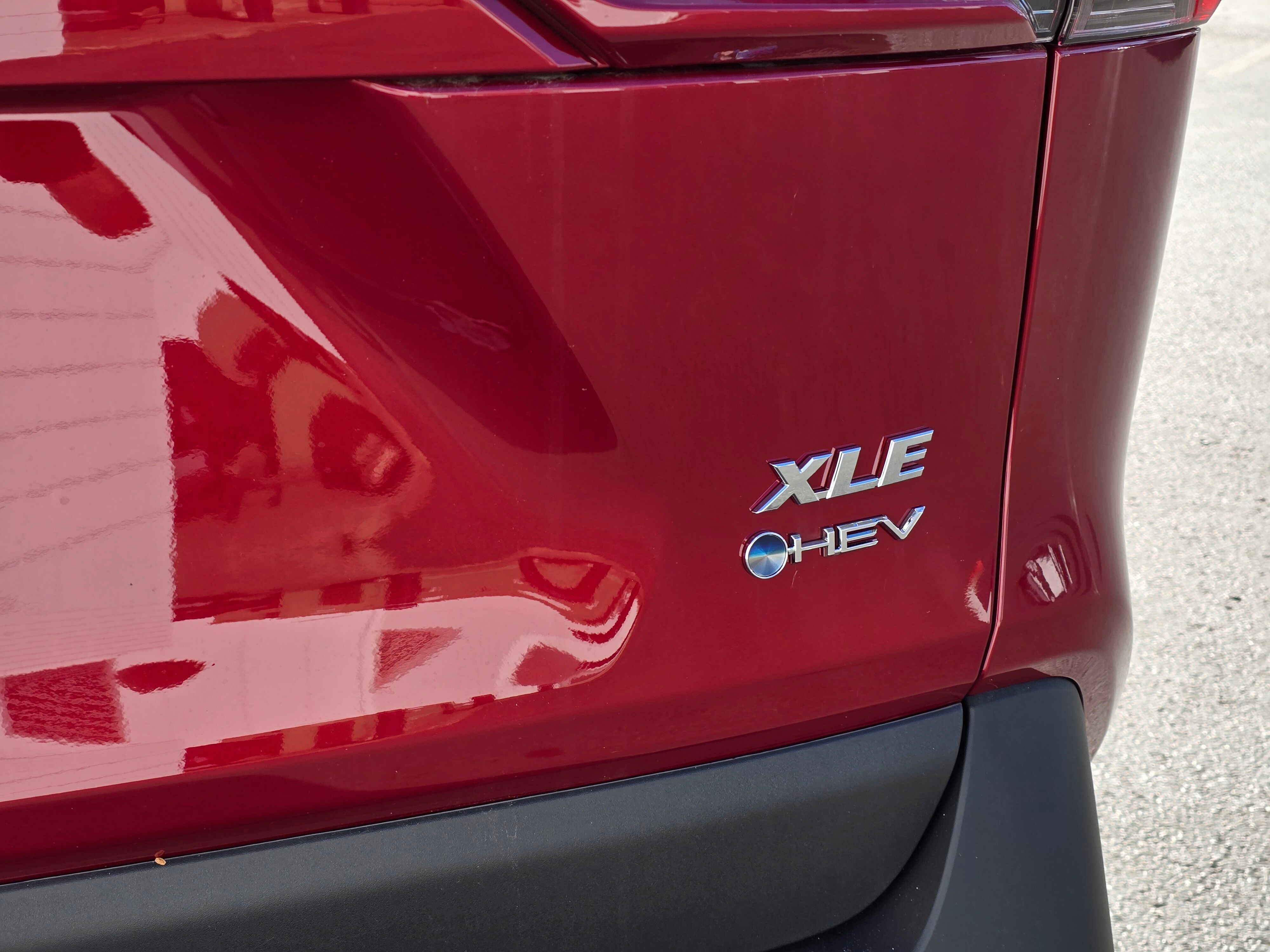 2025 Toyota RAV4 Hybrid XLE photo 3