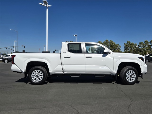 2025 Toyota Tacoma SR5 photo 3