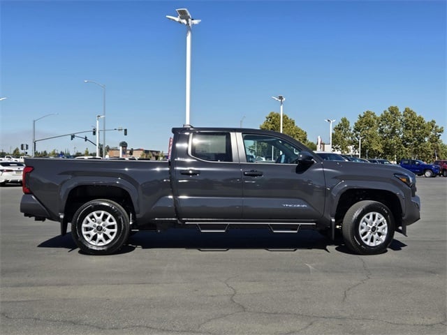 2025 Toyota Tacoma SR5 photo 3