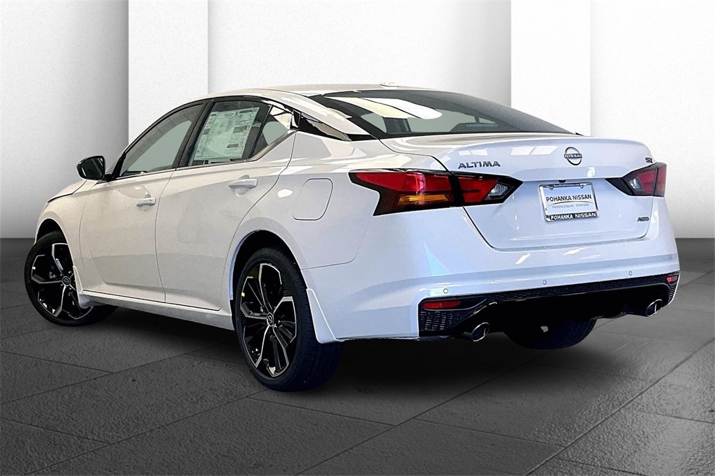 2025 Nissan Altima 2.5 SR photo 3