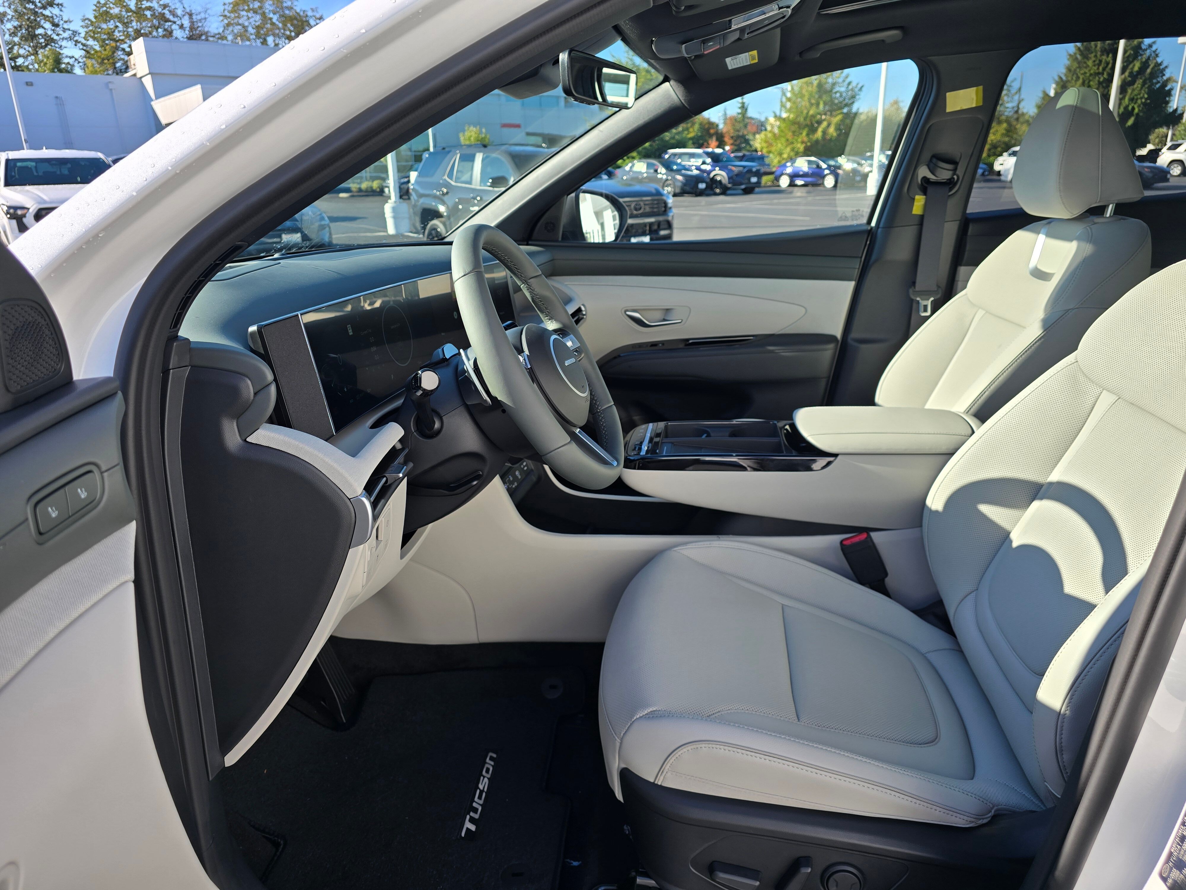 2026 Hyundai Tucson Hybrid Limited photo 2