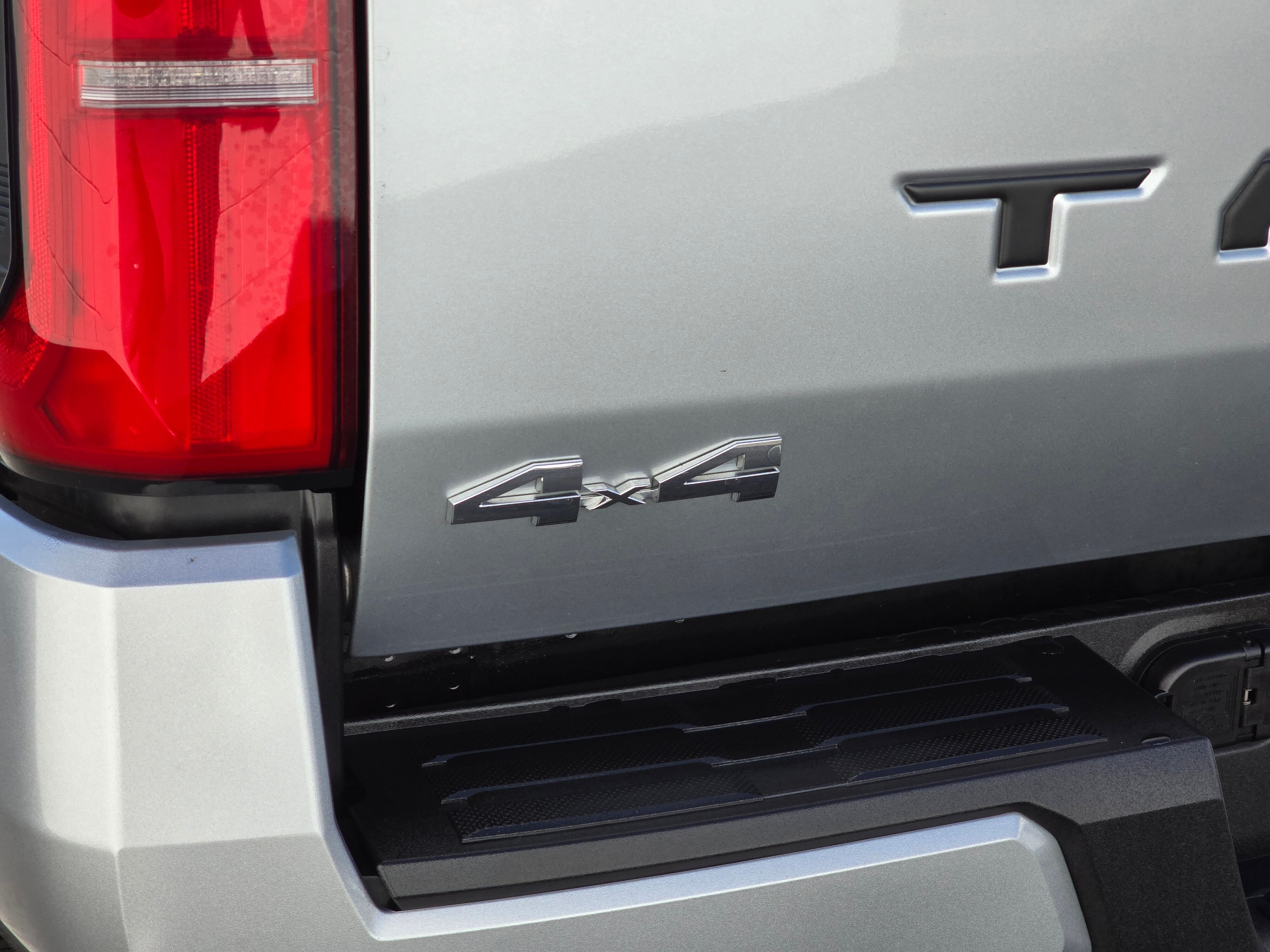 2024 Toyota Tacoma SR5 photo 4