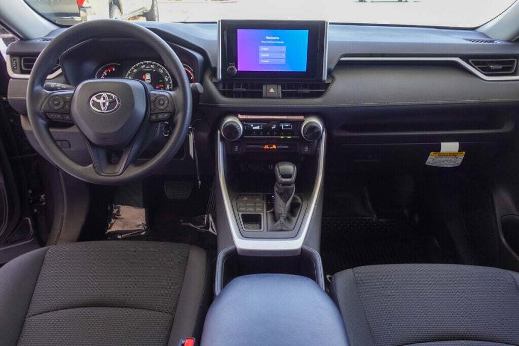 2025 Toyota RAV4 LE photo 4