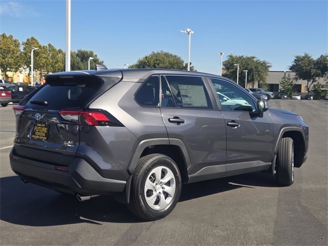 2025 Toyota RAV4 LE photo 4