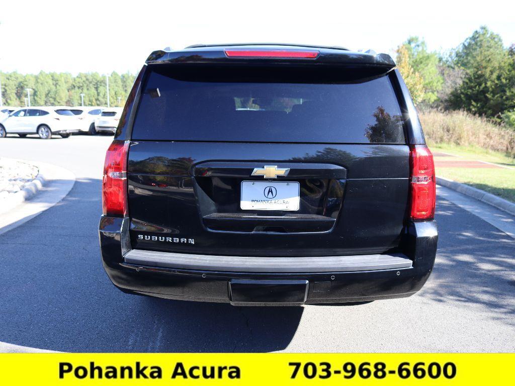 2018 Chevrolet Suburban LT photo 4