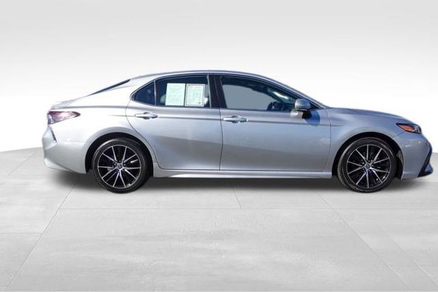 2023 Toyota Camry SE photo 2