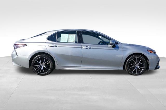 2023 Toyota Camry SE photo 3