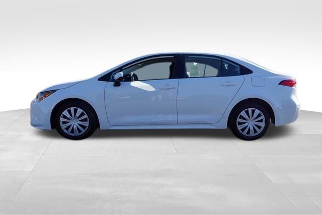 2023 Toyota Corolla LE photo 2