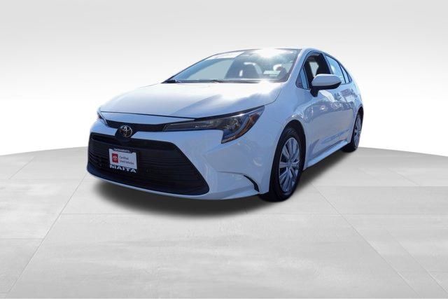 2023 Toyota Corolla LE photo 3