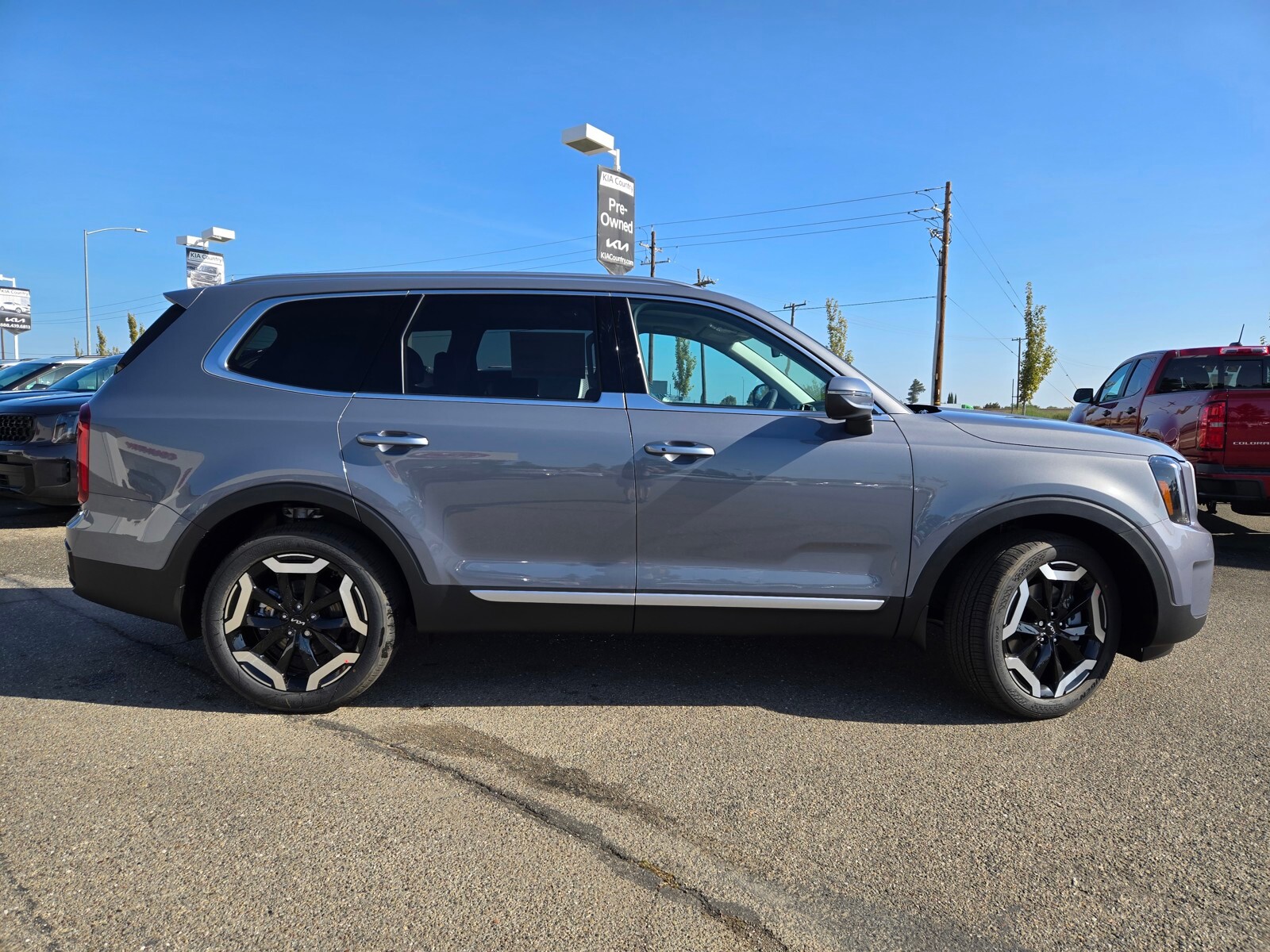 2025 Kia Telluride S photo 2