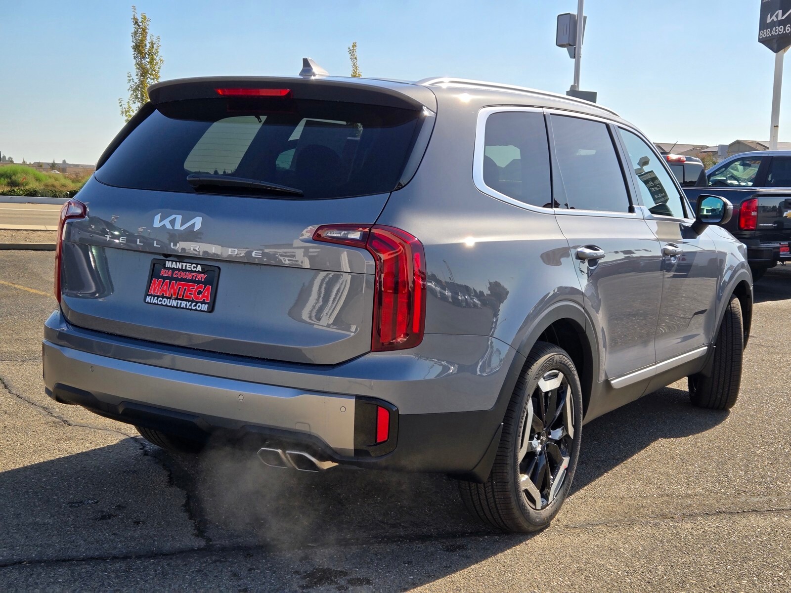2025 Kia Telluride S photo 3