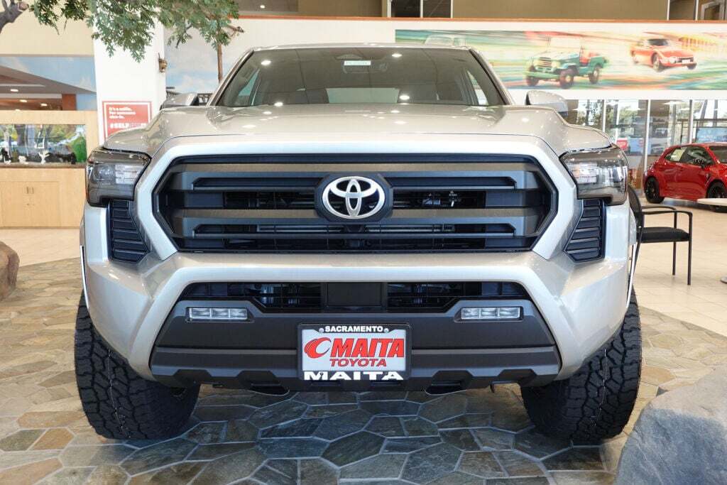 2025 Toyota Tacoma SR5 photo 2