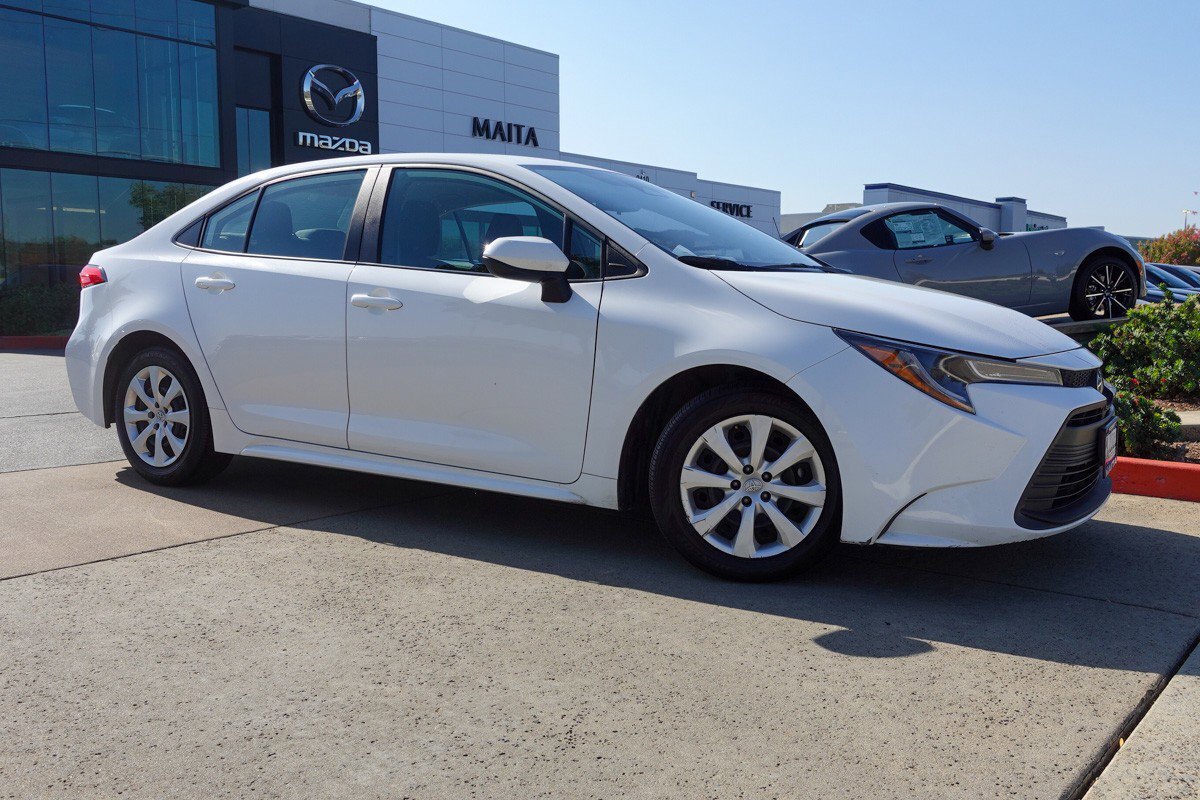 2024 Toyota Corolla LE photo 2