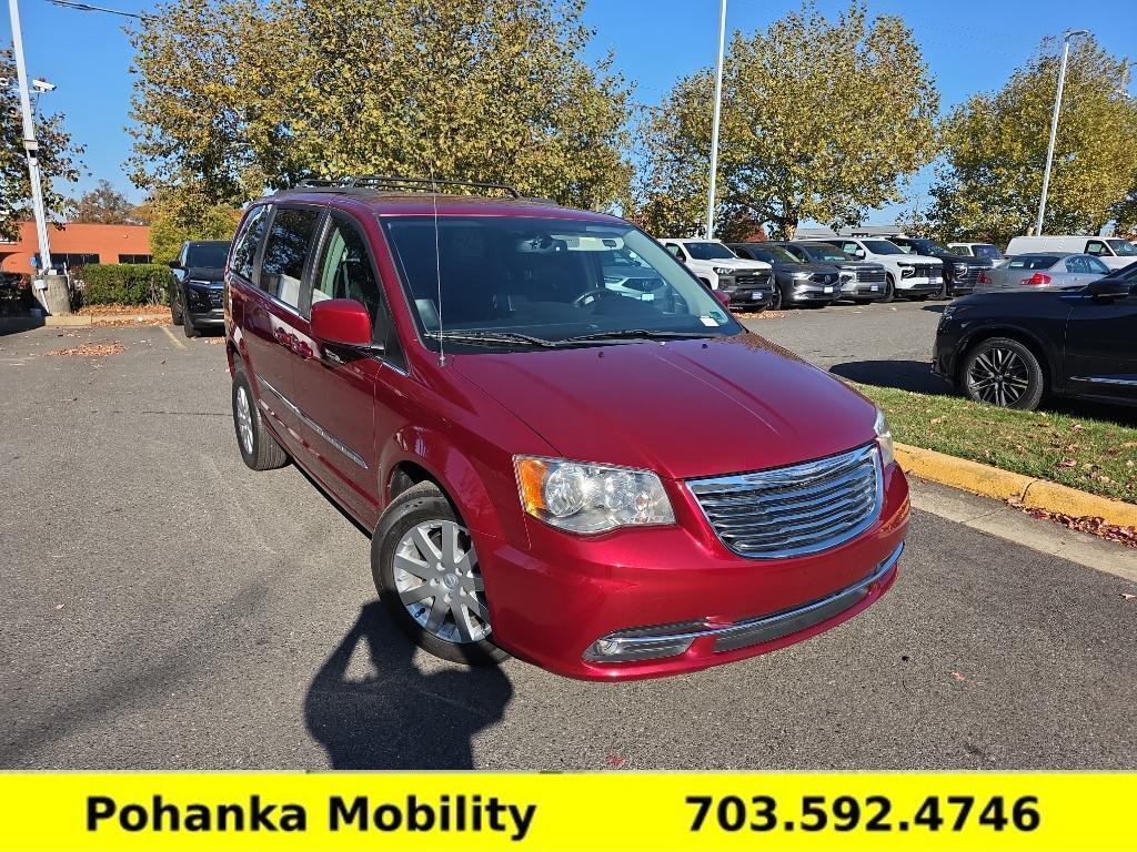 2013 Chrysler Town & Country Touring photo 2
