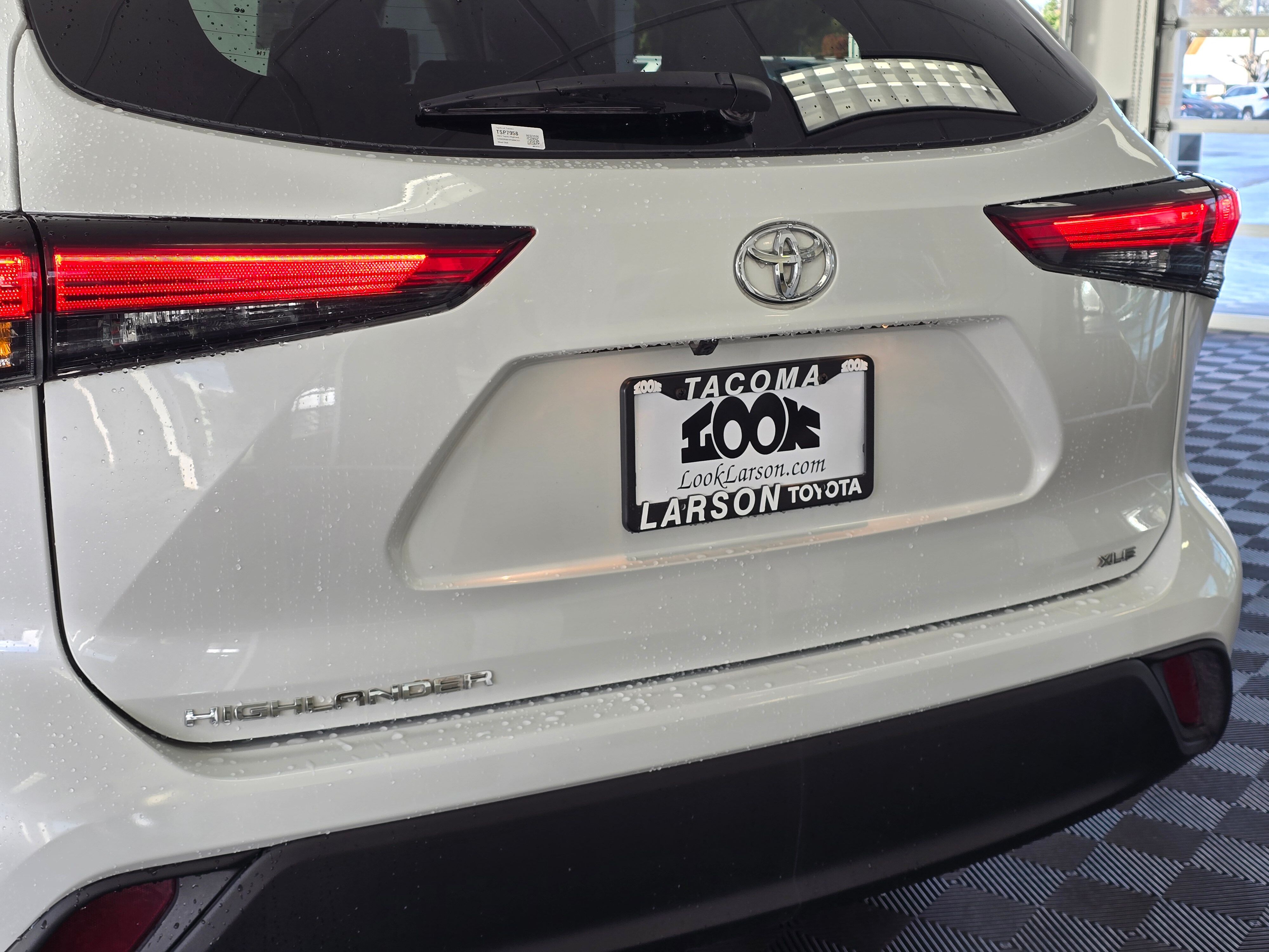 2023 Toyota Highlander XLE photo 2