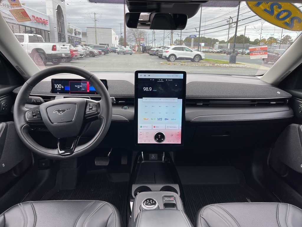 2021 Ford Mustang Mach-E Premium photo 4