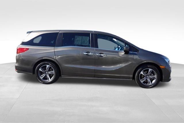 2018 Honda Odyssey Touring photo 2