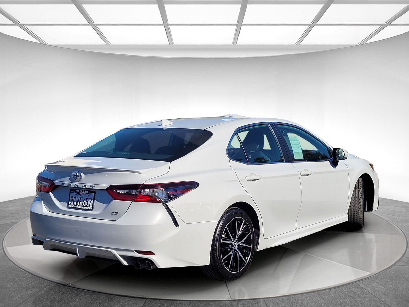 2023 Toyota Camry SE photo 2