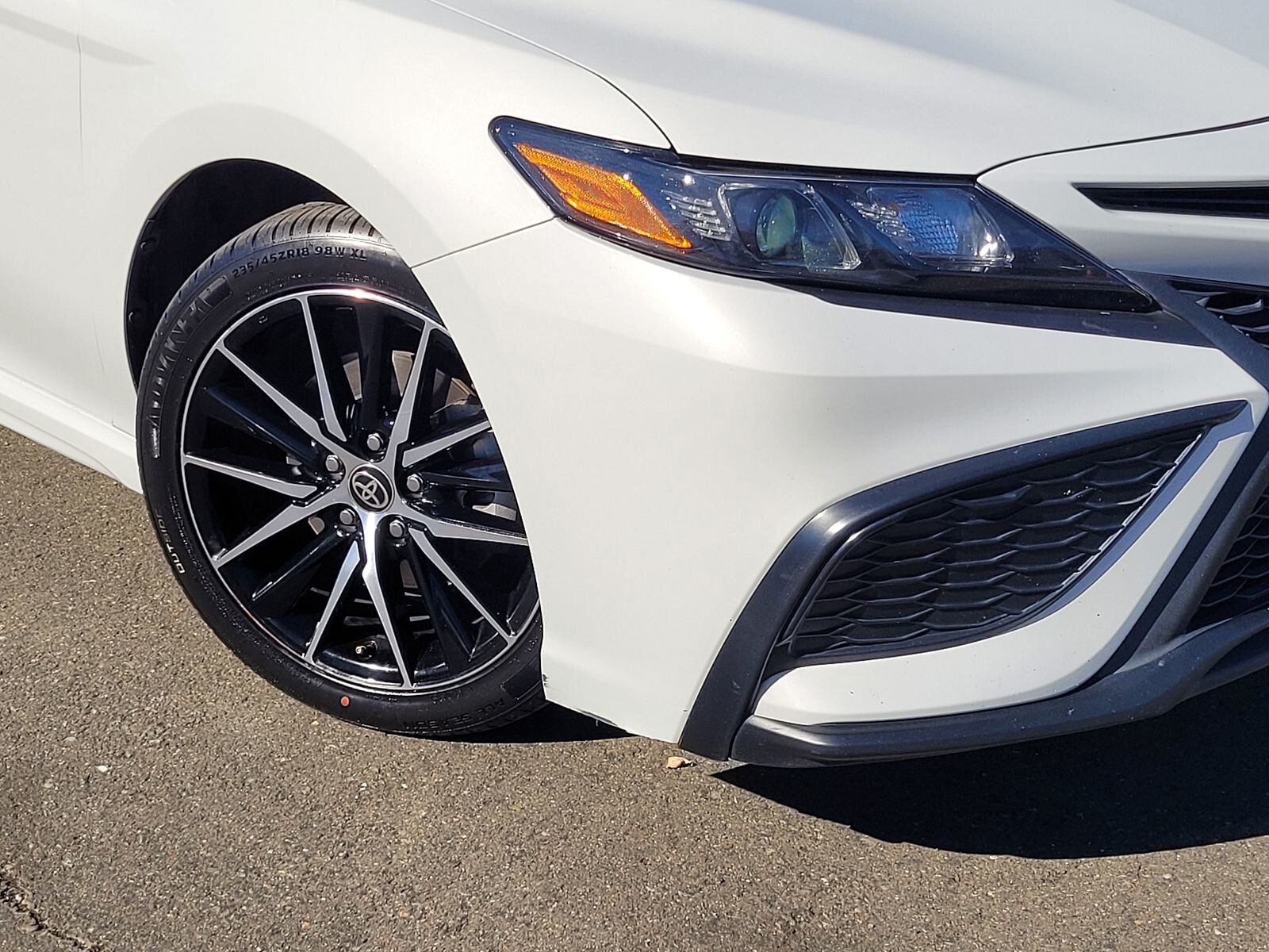 2023 Toyota Camry SE photo 3