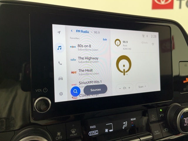 2023 Toyota Highlander L photo 3