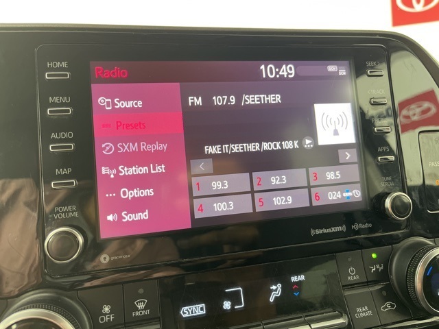 2020 Toyota Highlander Hybrid LE photo 3