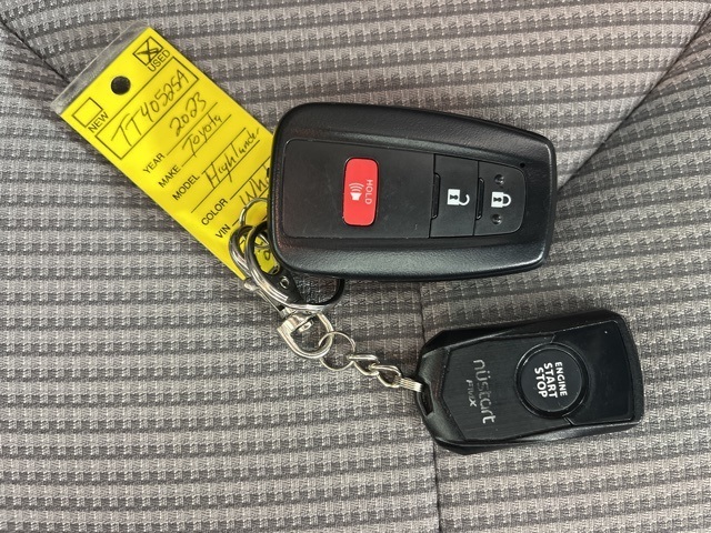 2023 Toyota Highlander L photo 4