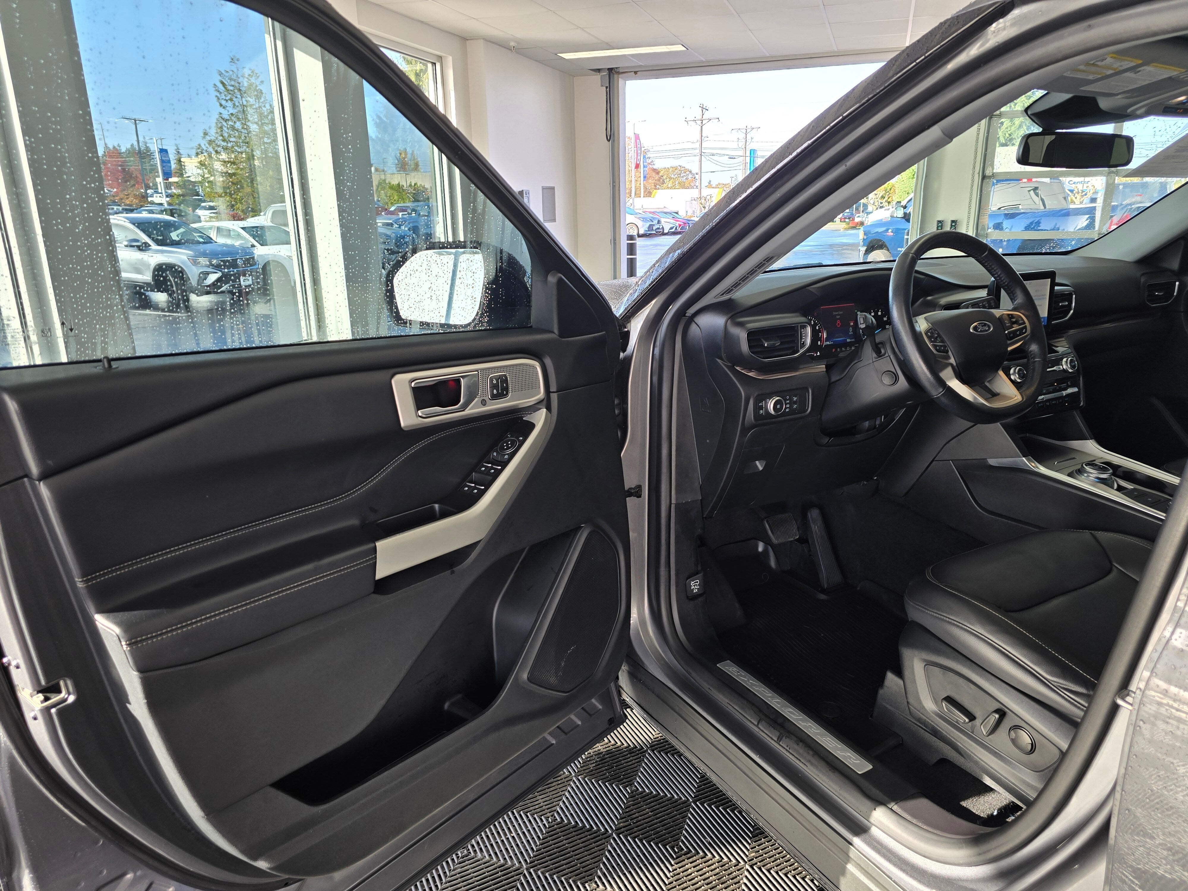 2021 Ford Explorer Hybrid Limited photo 2