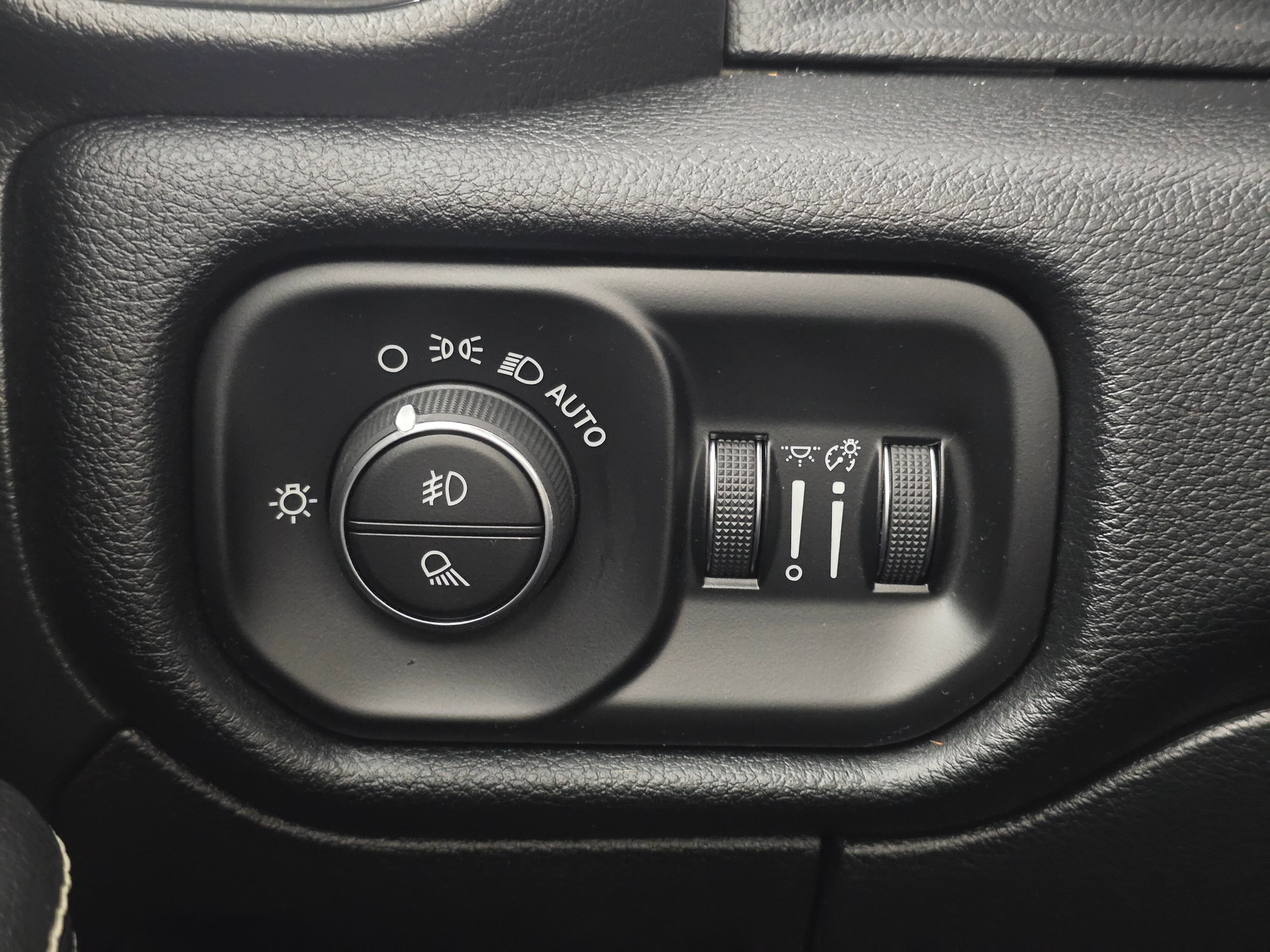 2022 Ram 1500 Laramie photo 2