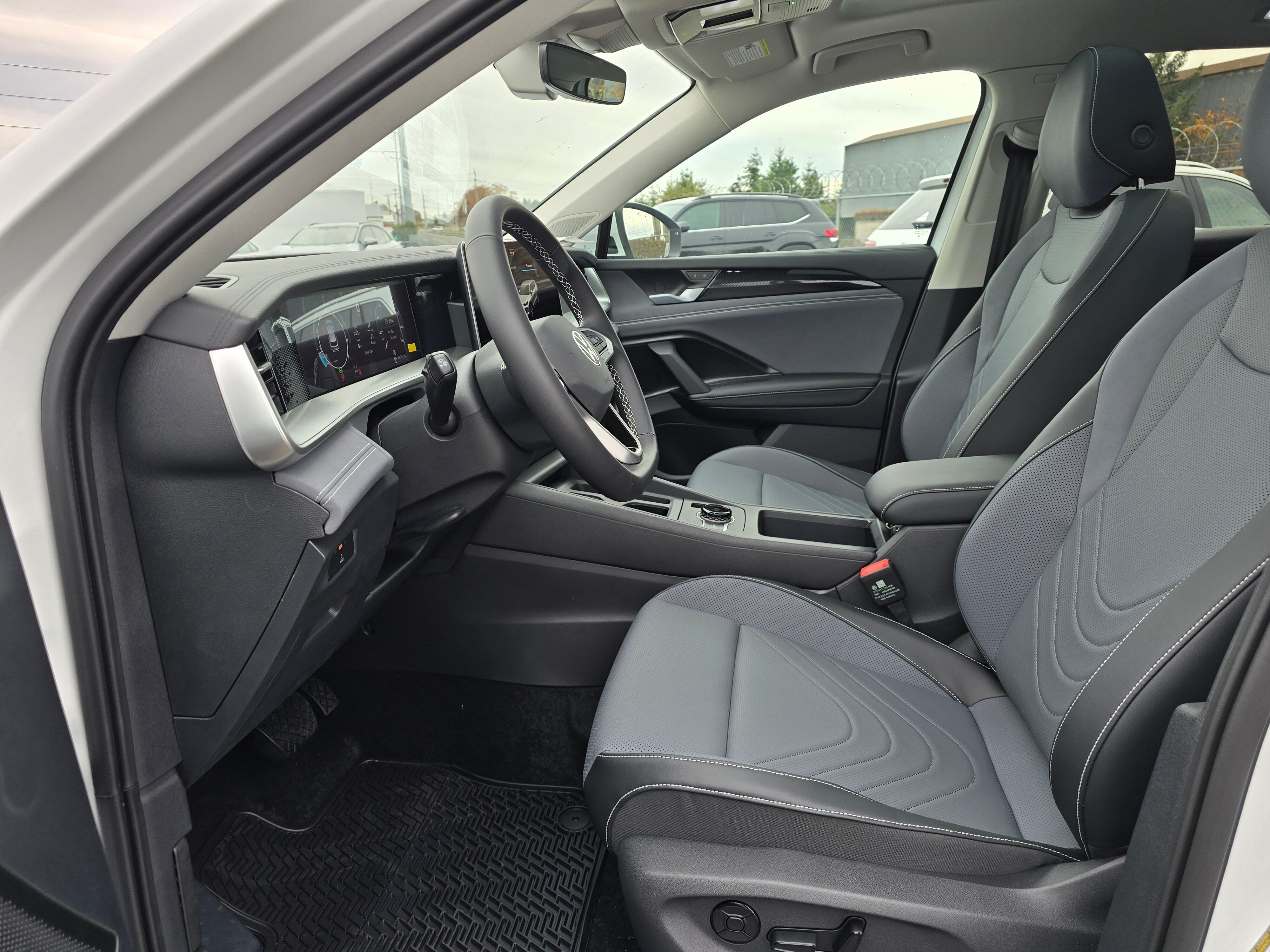 2026 Volkswagen Tiguan SE photo 4