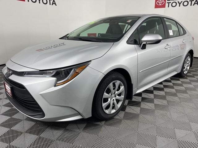 2026 Toyota Corolla LE photo 3