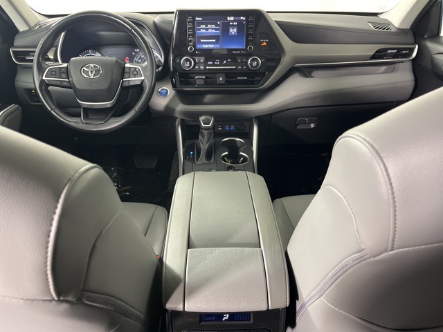 2022 Toyota Highlander Hybrid XLE photo 2