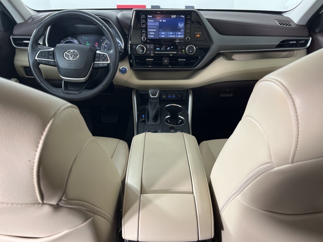 2022 Toyota Highlander Hybrid XLE photo 2