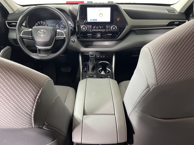2023 Toyota Highlander L photo 2