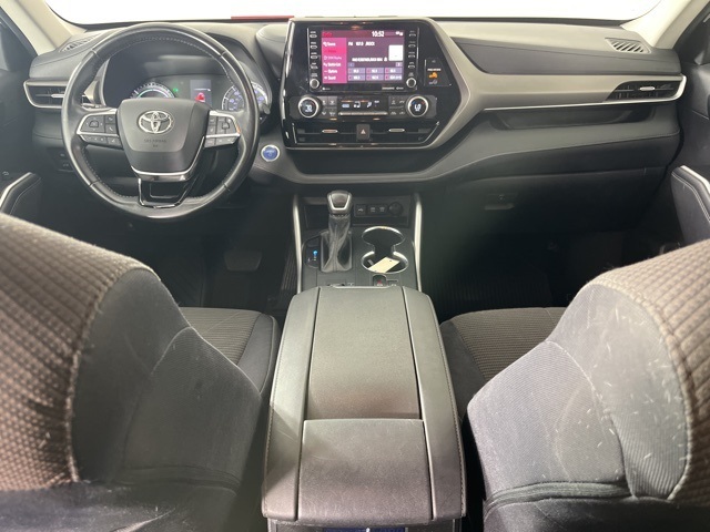 2020 Toyota Highlander Hybrid LE photo 2