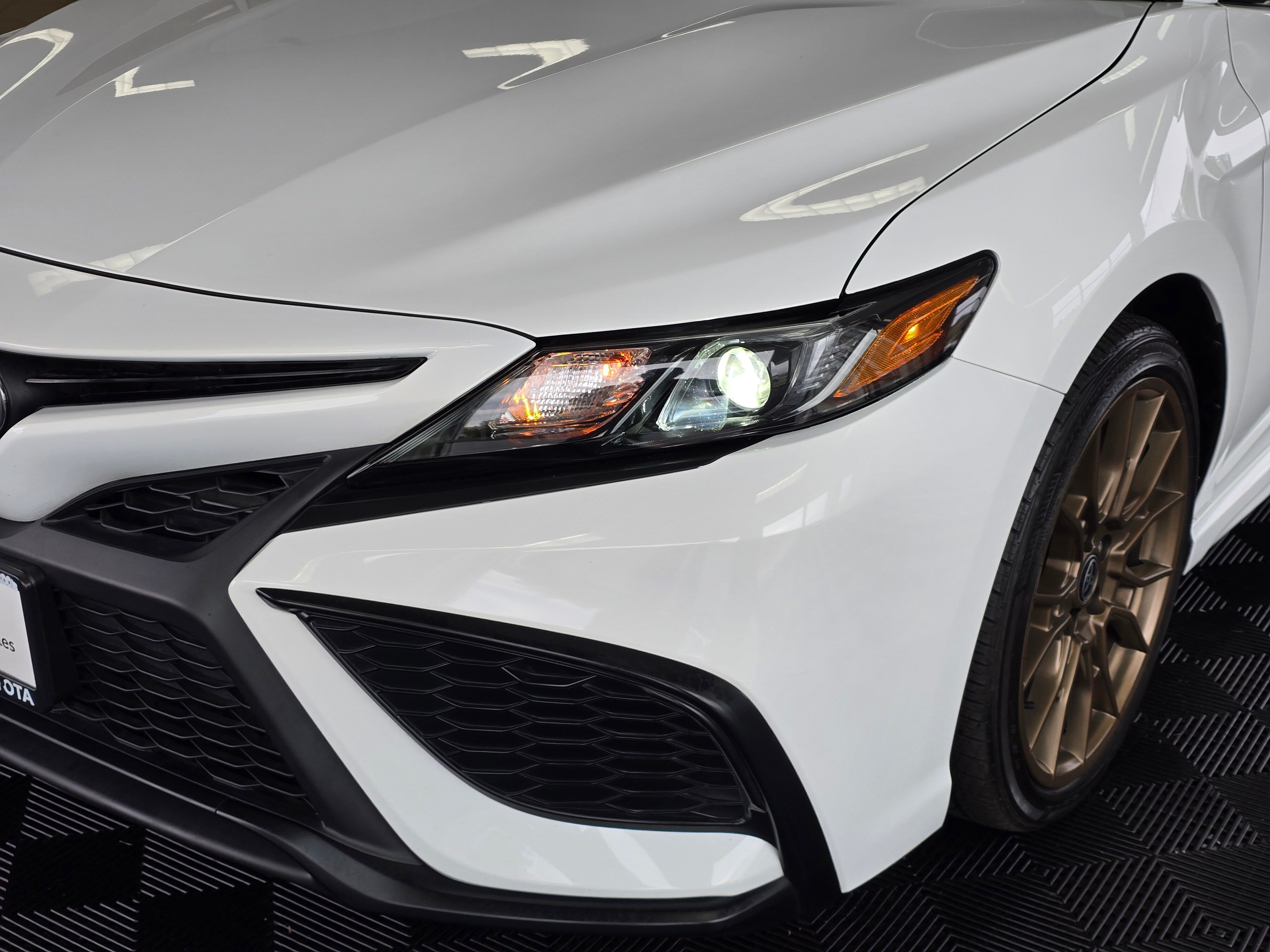 2023 Toyota Camry SE photo 2