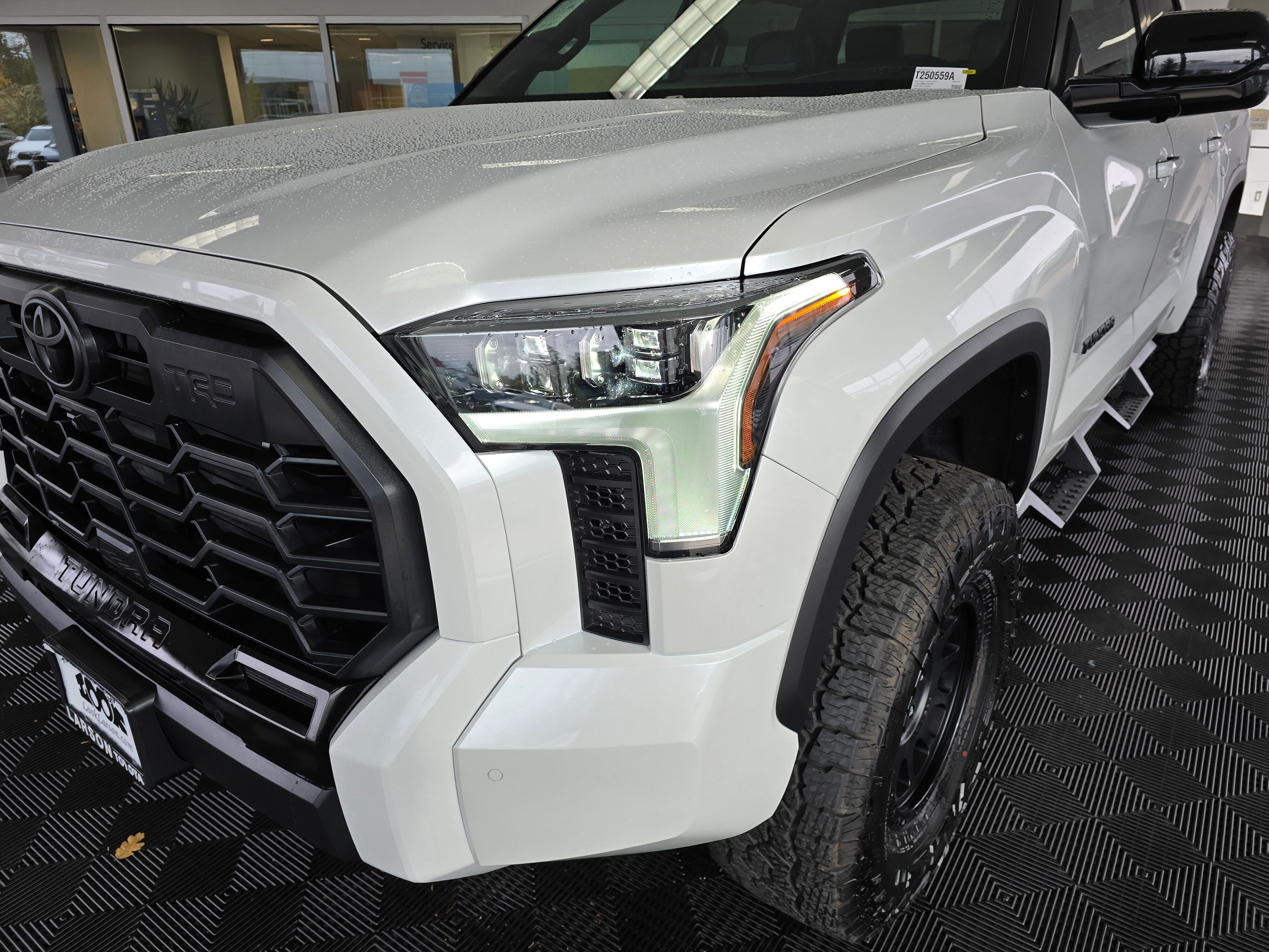 2025 Toyota Tundra Limited photo 3