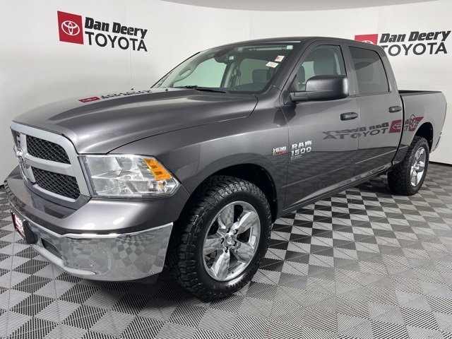 2023 Ram 1500 Classic SLT photo 4