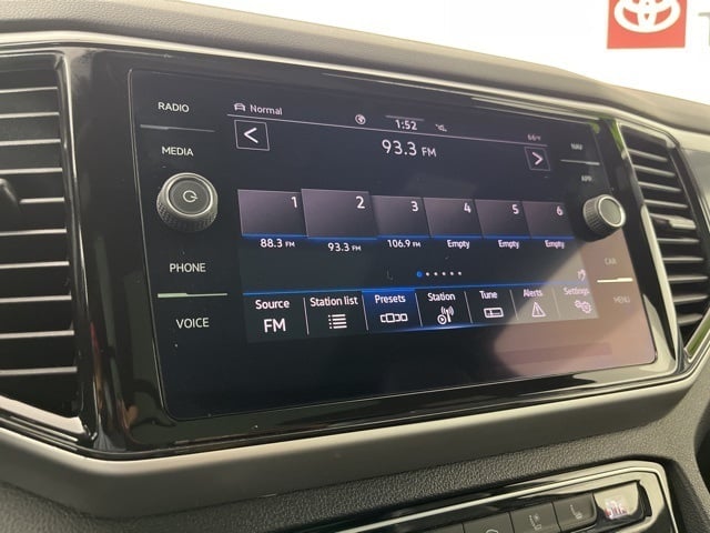 2022 Volkswagen Atlas Cross Sport V6 SEL Premium R-Line photo 3