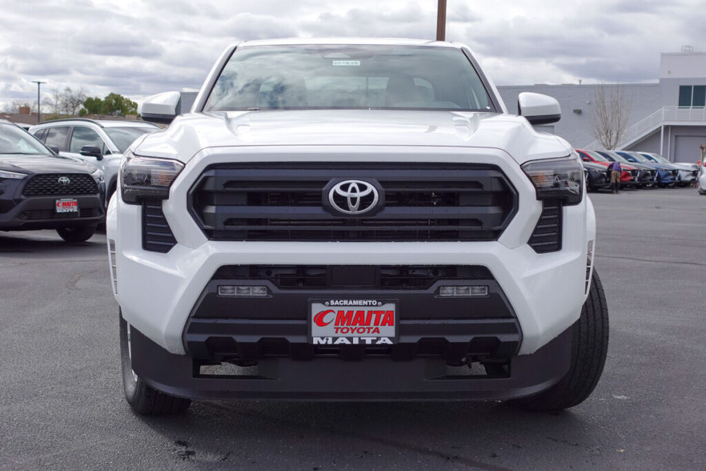 2025 Toyota Tacoma SR5 photo 2