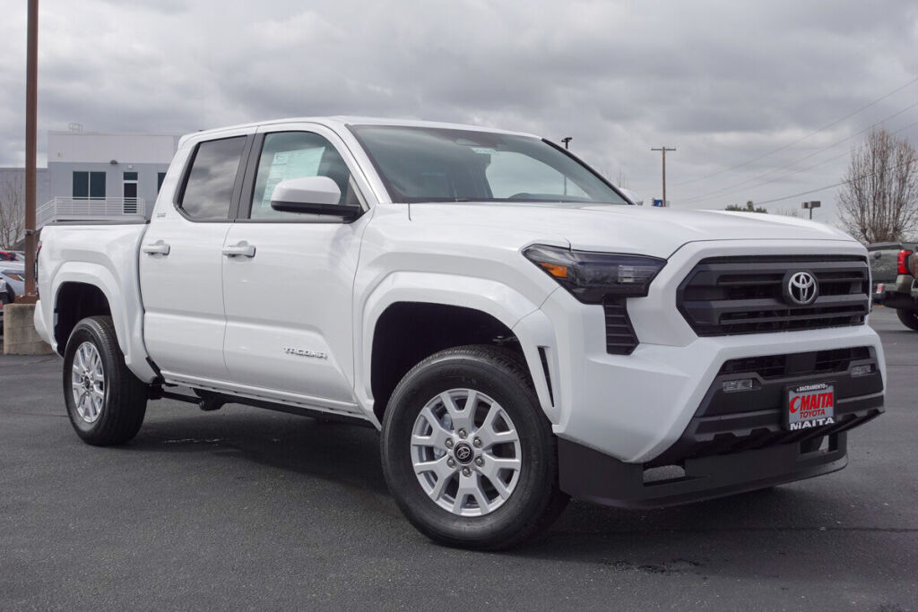 2025 Toyota Tacoma SR5 photo 4