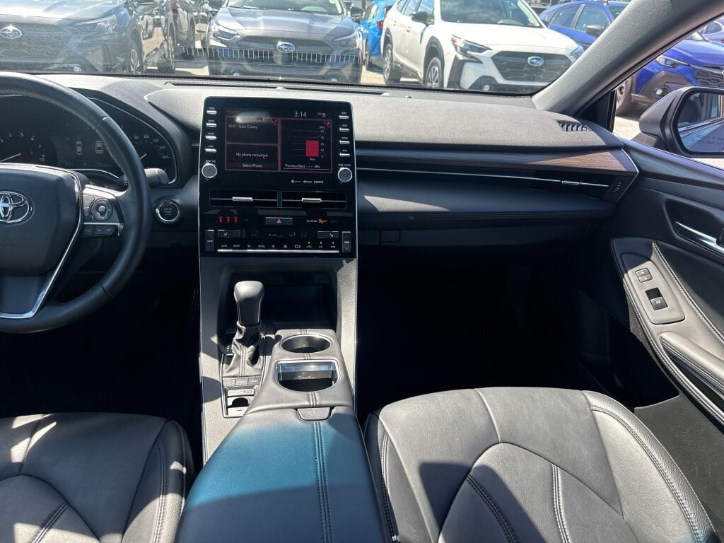 2022 Toyota Avalon XLE photo 2
