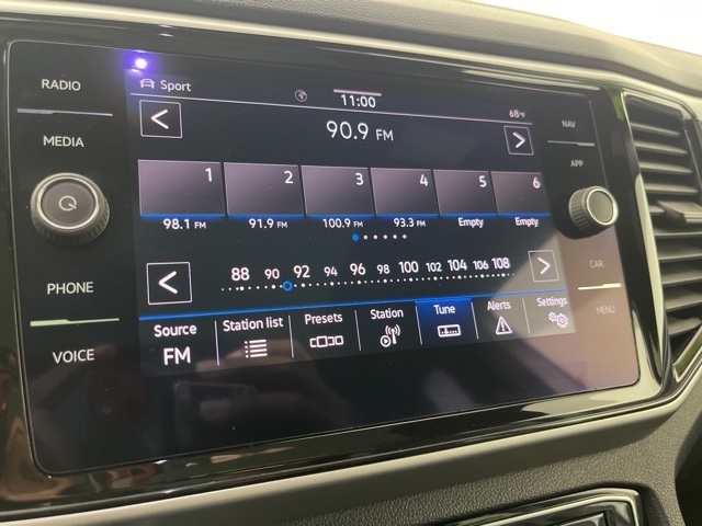 2022 Volkswagen Atlas Cross Sport V6 SEL photo 3