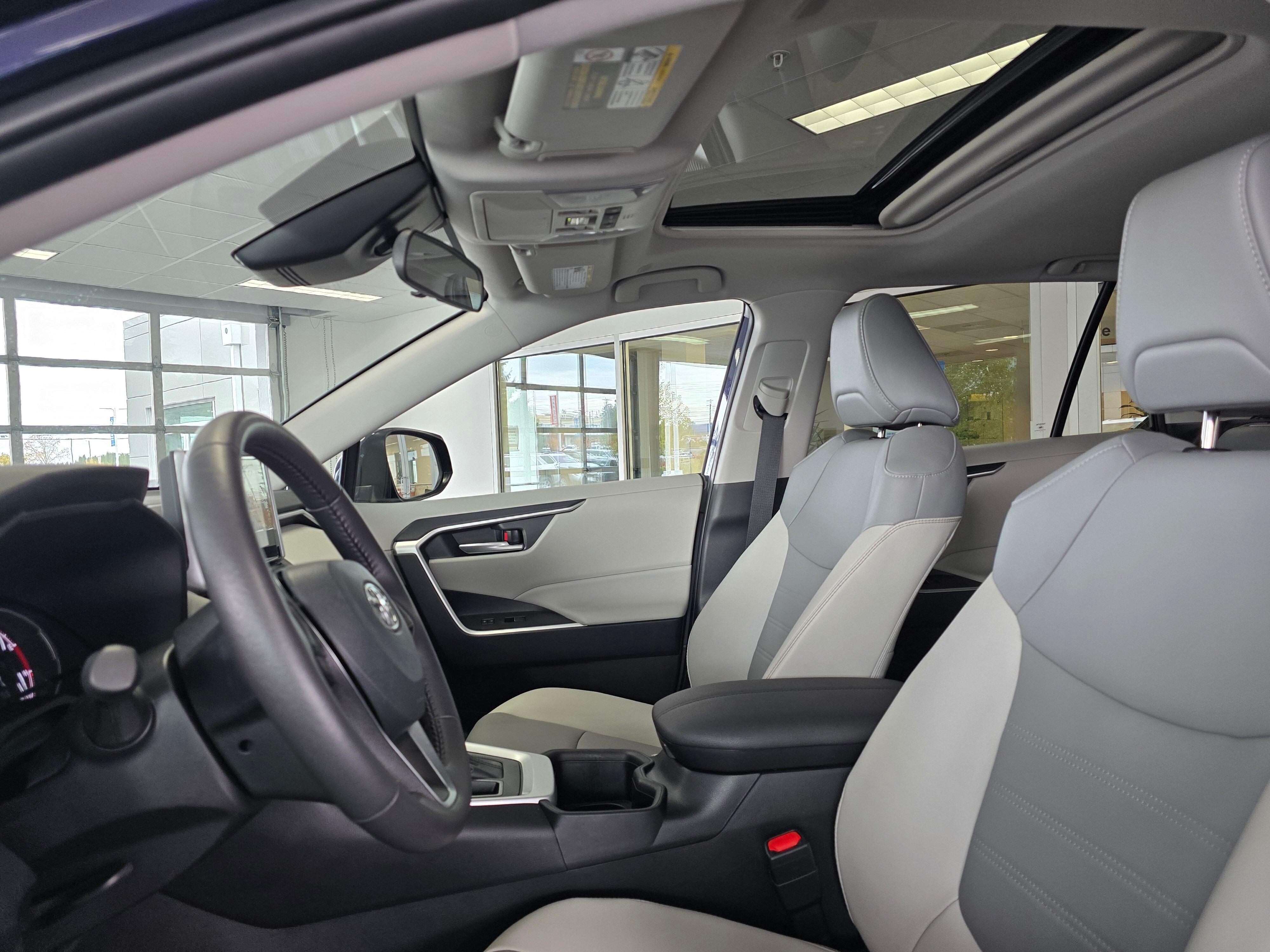 2025 Toyota RAV4 XLE Premium photo 2