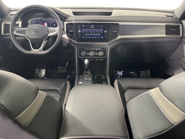 2022 Volkswagen Atlas Cross Sport V6 SEL photo 2