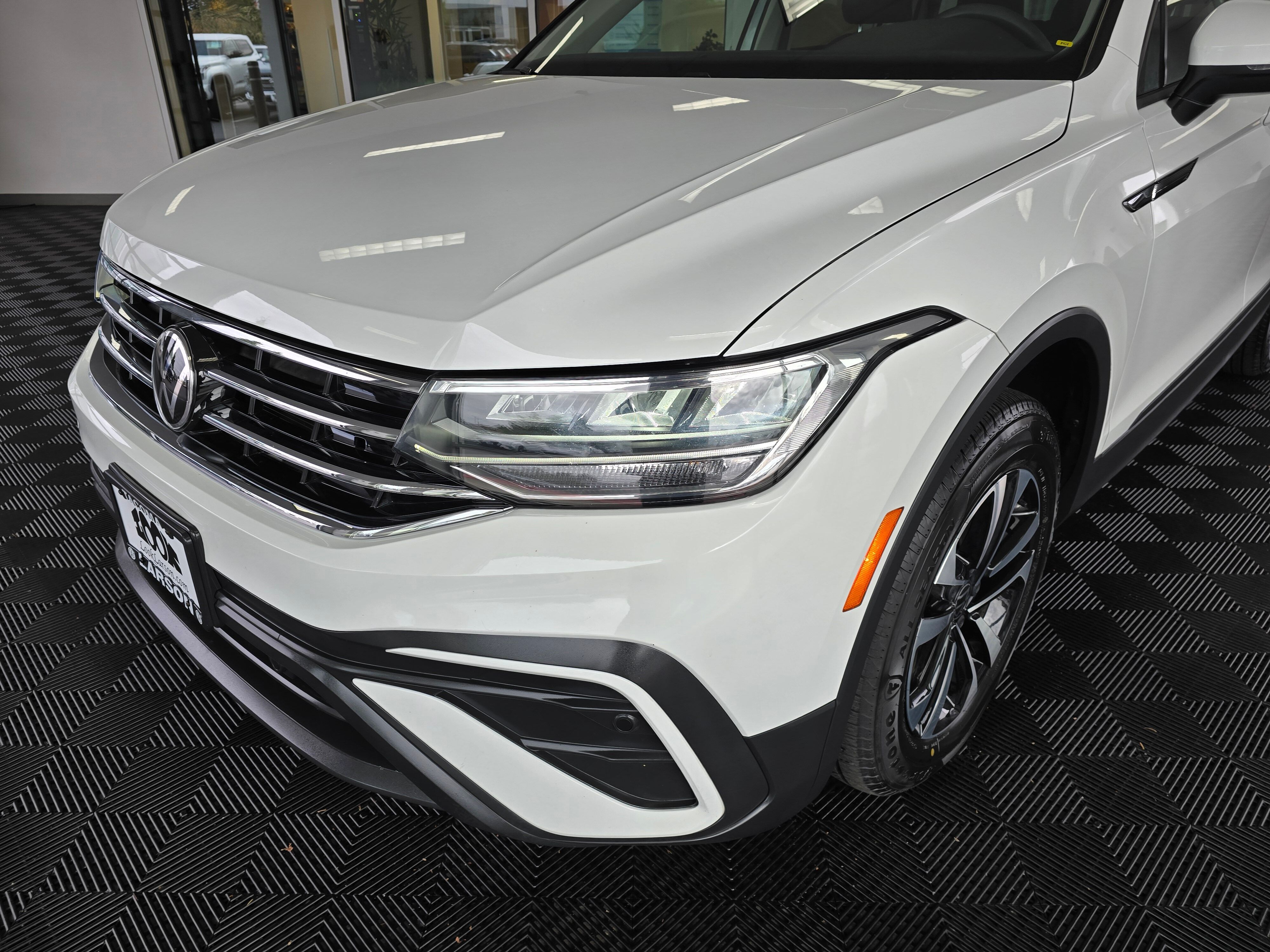 2022 Volkswagen Tiguan S photo 3