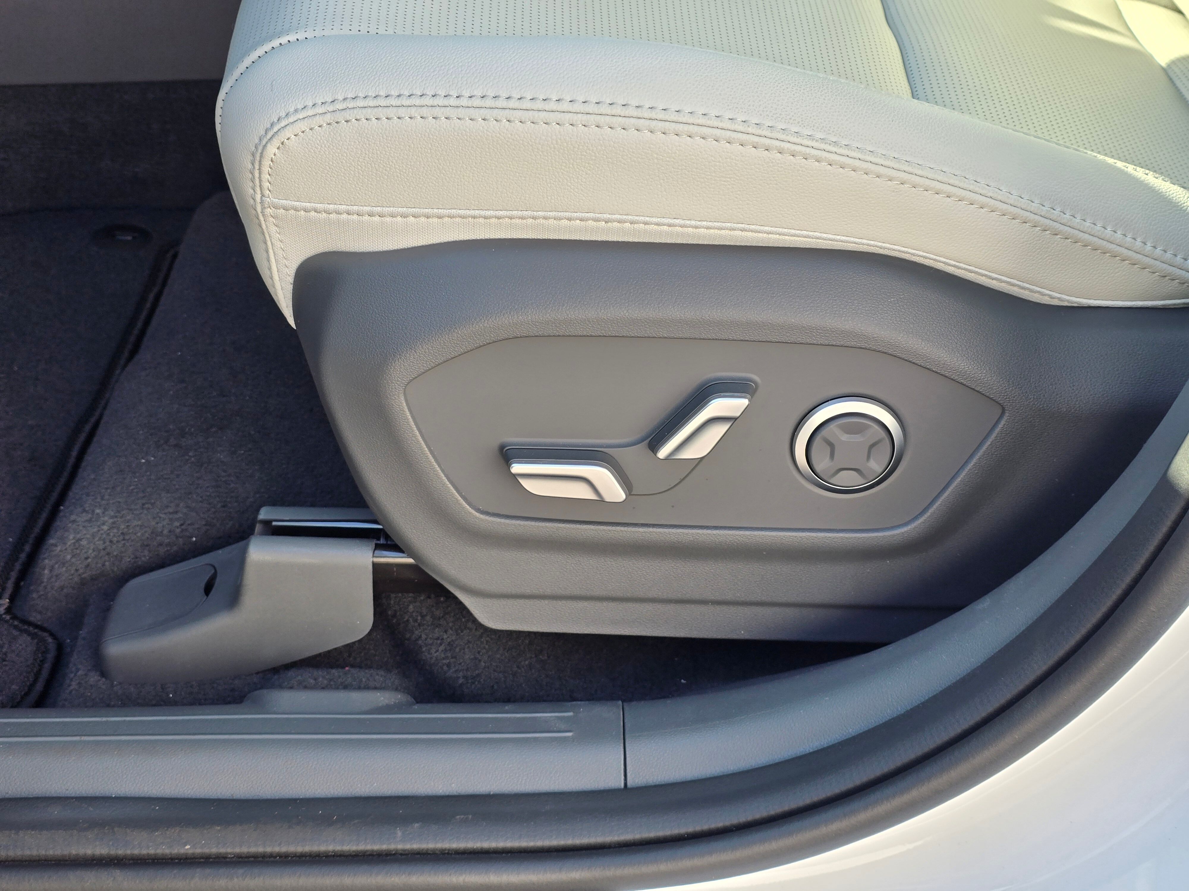 2026 Hyundai Santa Fe Limited photo 2